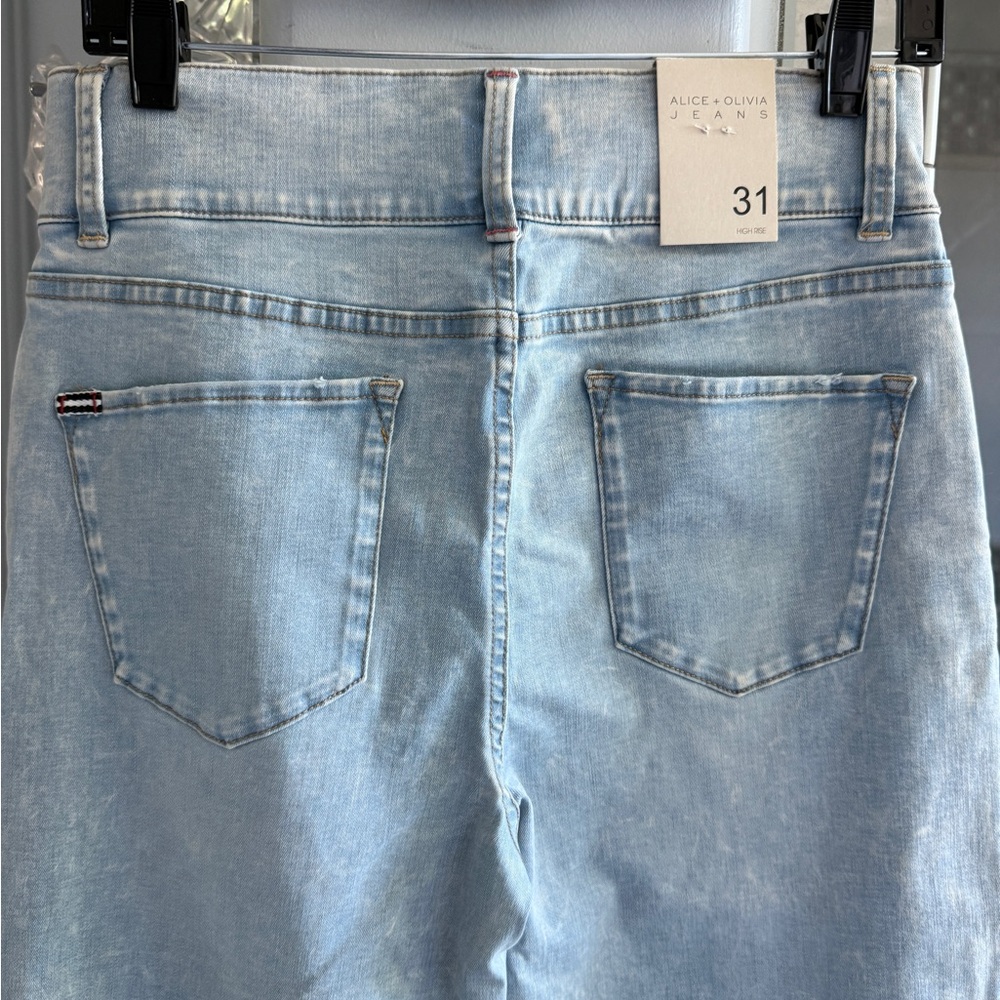 Alice + Olivia Beautiful Seamed Wide-leg Jeans - Picture 4 of 17